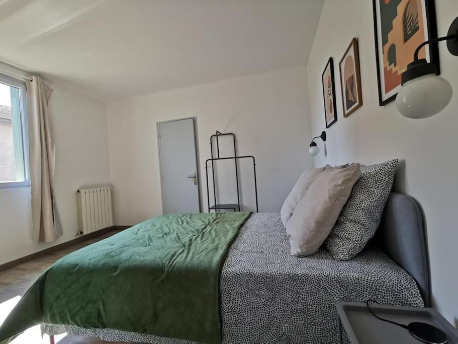 Molinas Agreable Maison 2 Chambres Climatisation Avec Jardin Et Parking Avignon Exterior photo